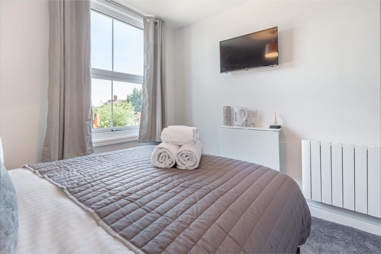 Host & Stay - The Bull Inn, 3 Double Rooms Fernhill Heath Extérieur photo